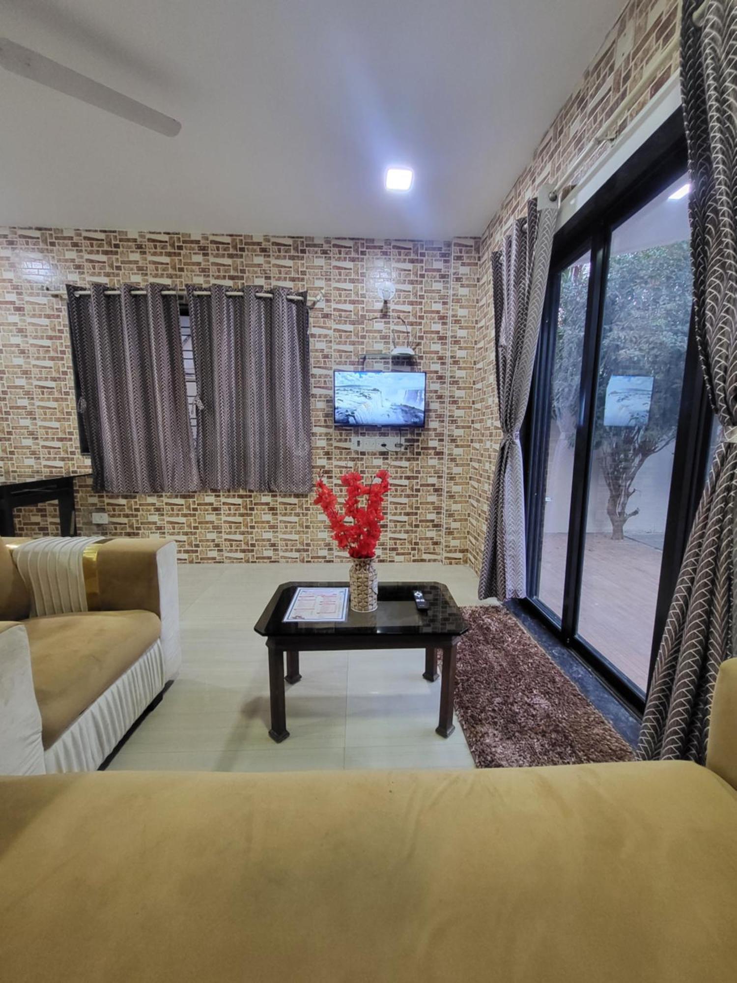 The Perfect Stays Para Disco Big Pool Cricket Turf Villa Lonavala Buitenkant foto
