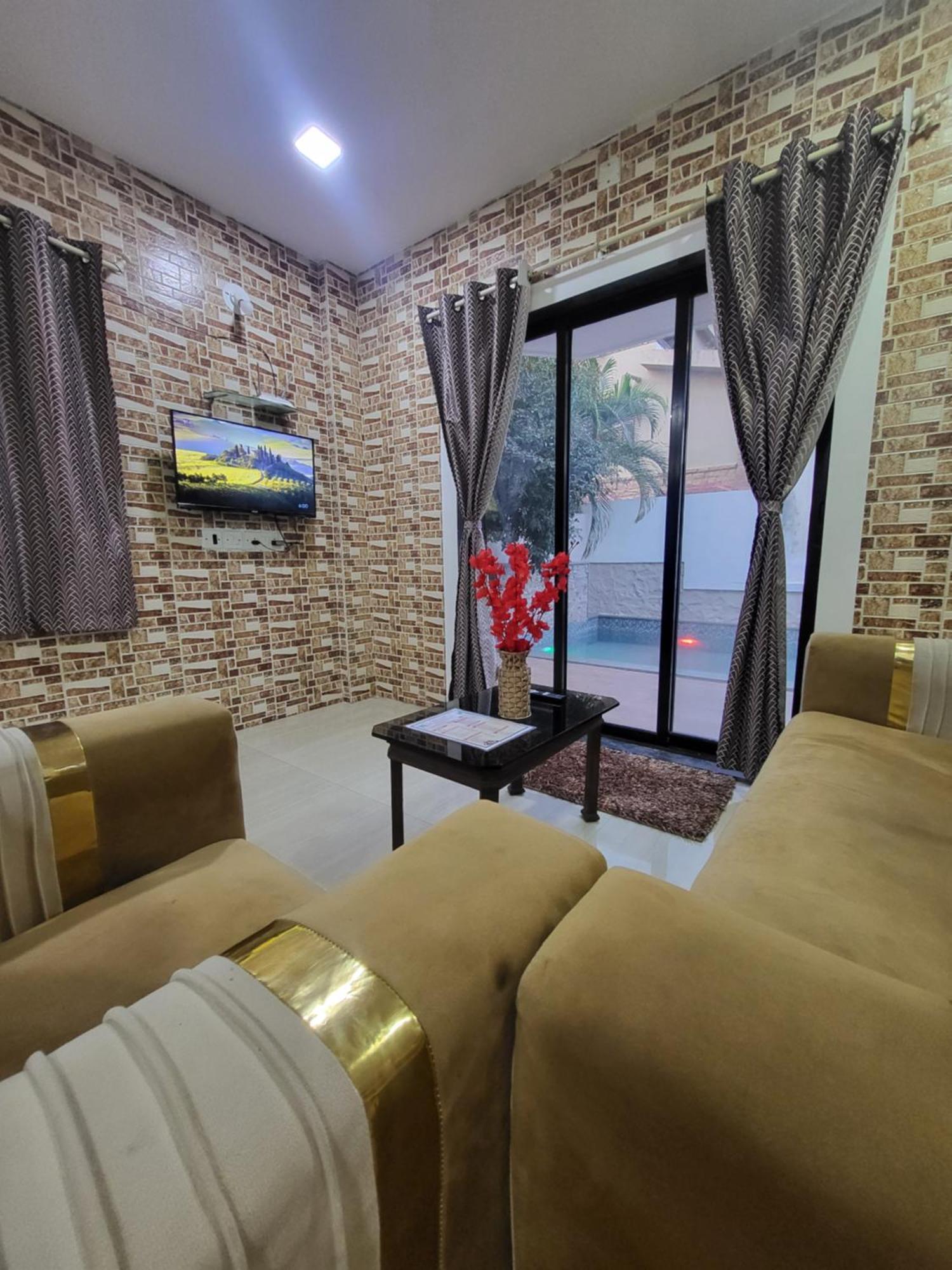 The Perfect Stays Para Disco Big Pool Cricket Turf Villa Lonavala Buitenkant foto