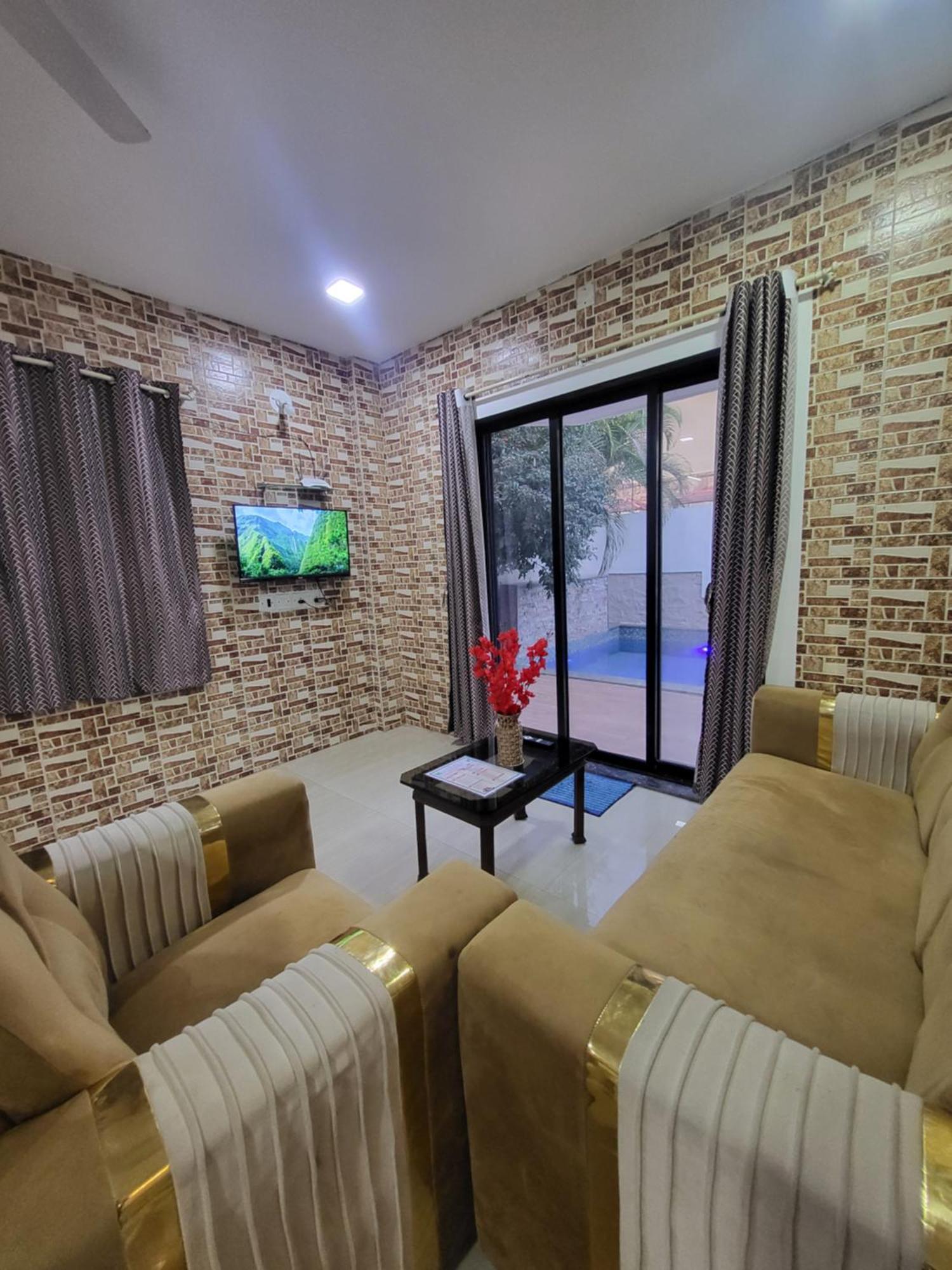 The Perfect Stays Para Disco Big Pool Cricket Turf Villa Lonavala Buitenkant foto